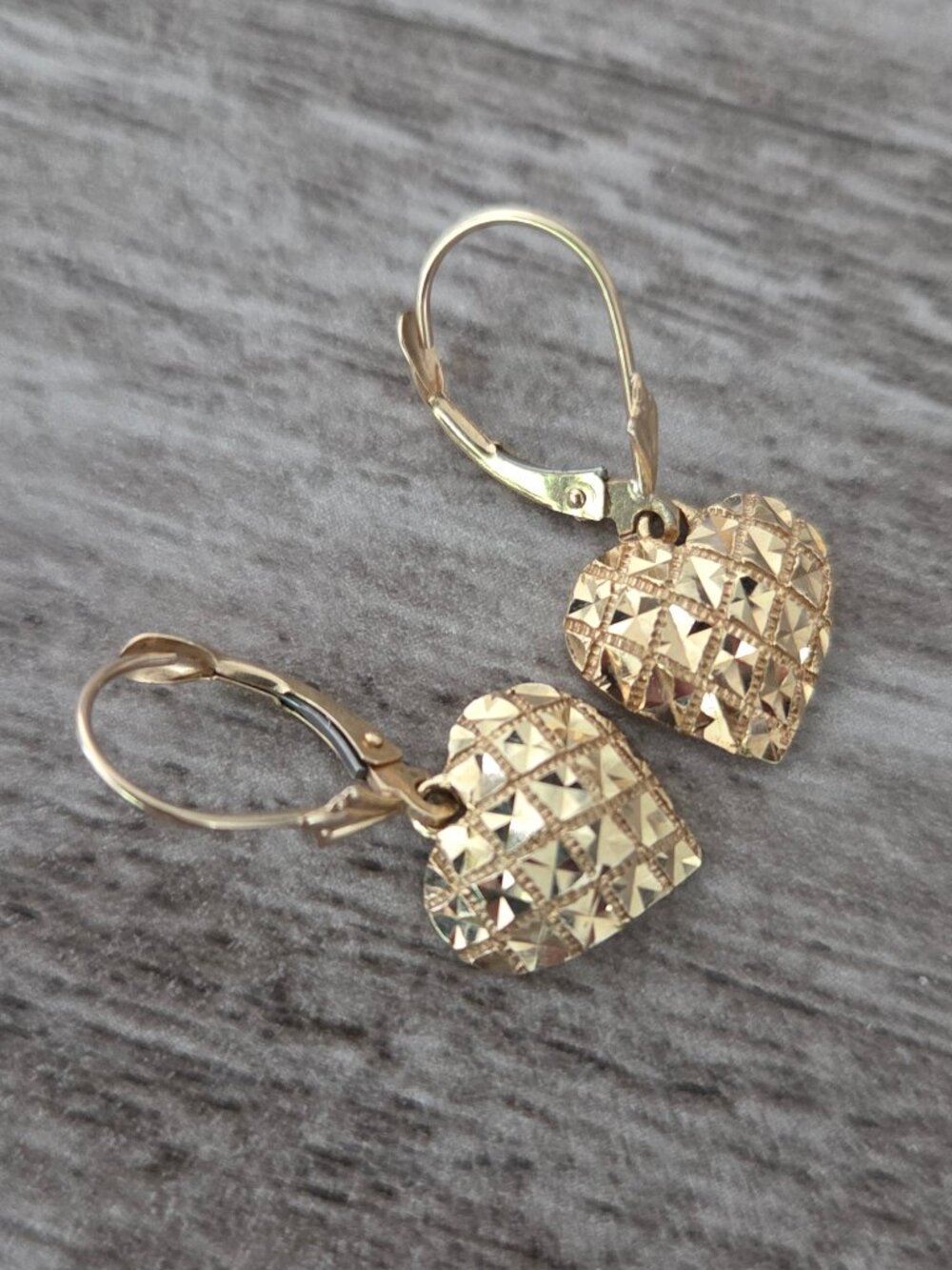 Beautiful Vintage 14K Yellow Gold Diamond Cut Puff Drop Heart Earrings